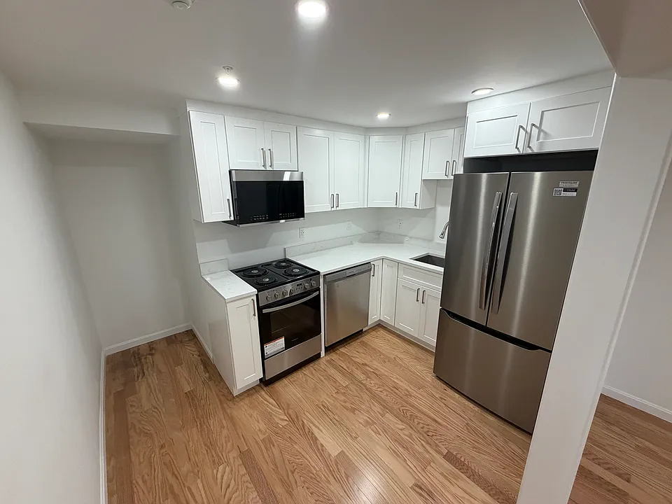 683 Main St #5