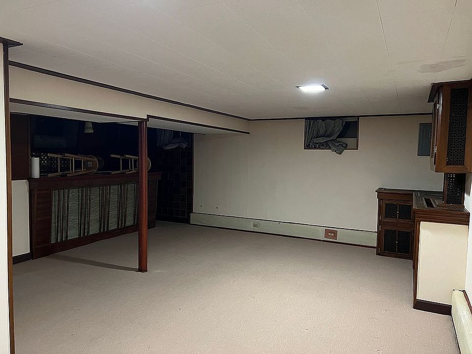 1st image of 25400 Farringdon Ave