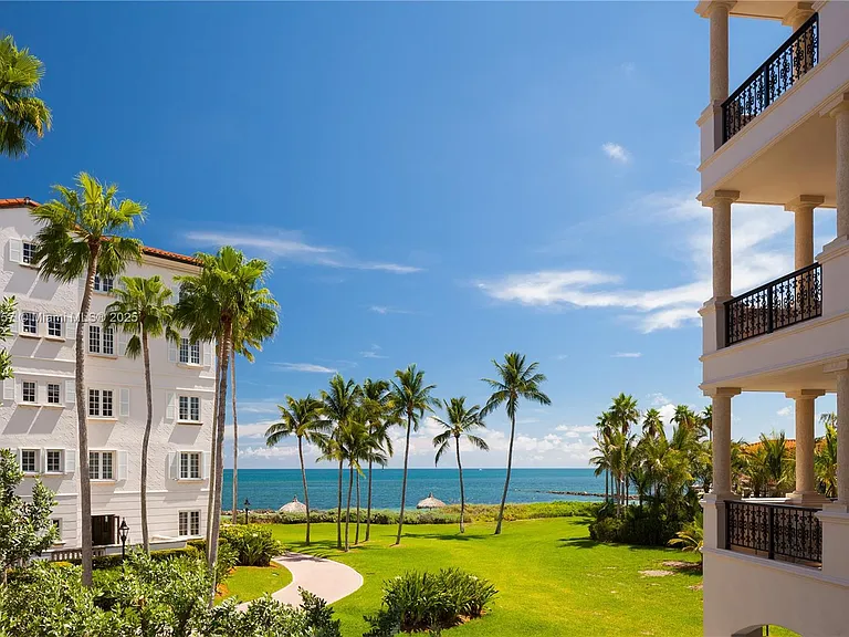 19222 Fisher Island Dr #19222 — Photo 3