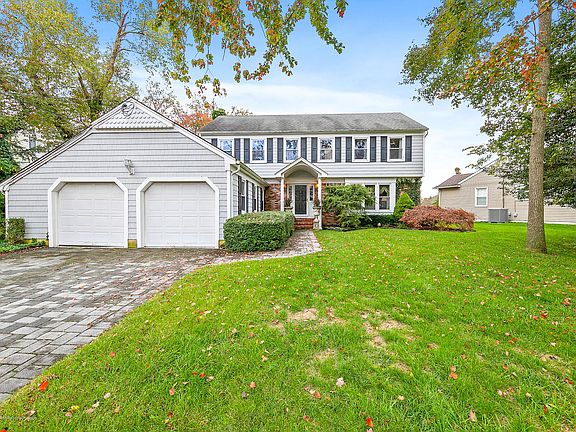 2nd image of 124 Point O Woods Dr