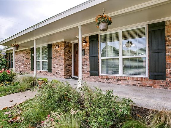 3rd image of 2708 Canyon Valley Dr
