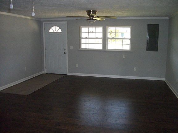 4th image of 164 N E St