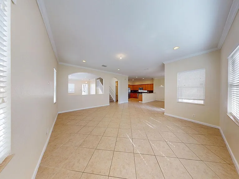 1007 Grove Park Cir — Photo 5