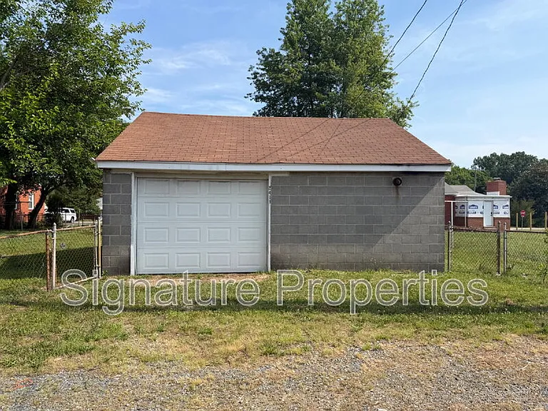2411 Carlisle Ave — Photo 6