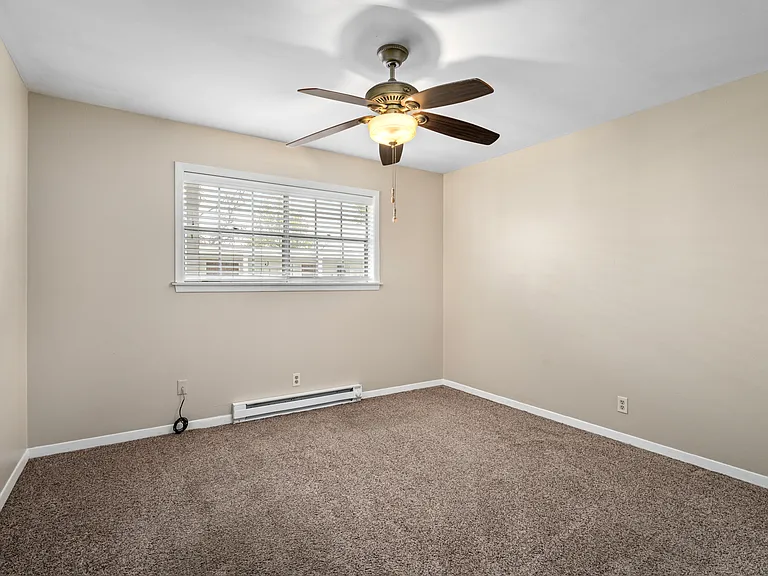 401 E Main St — Photo 32