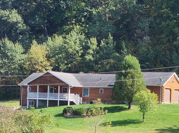 1411 Great River Rd, Lansing, IA 52151