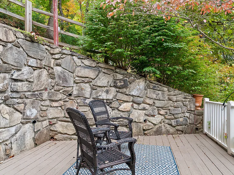 135 Layfield Dr — Photo 13