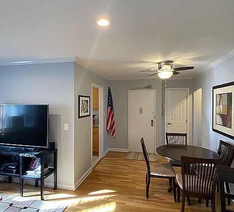 2nd image of 415 W Main St APT 102A