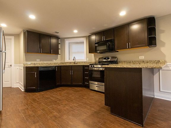 4th image of 3318-20 N Albany Ave #60682c1ed
