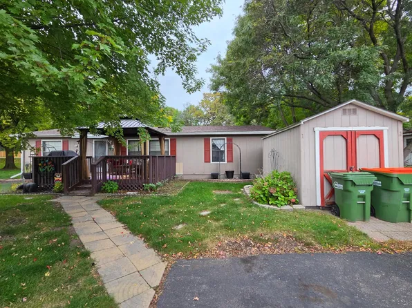 9512 W Sandpiper Dr NE, Blaine, MN 55434