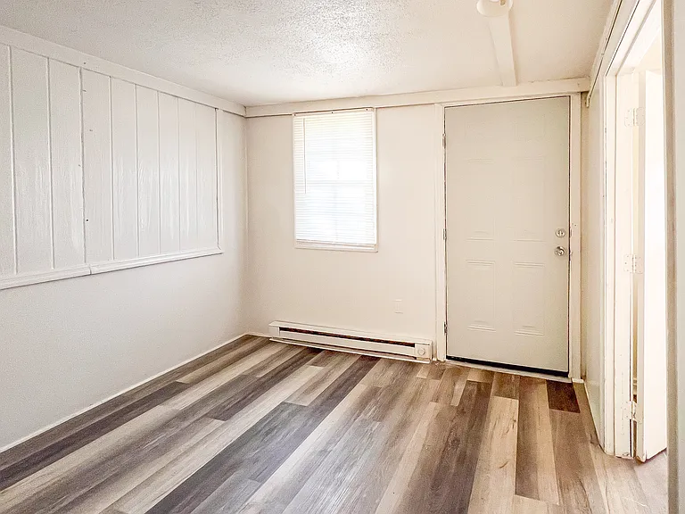 1102 Custer St — Photo 6