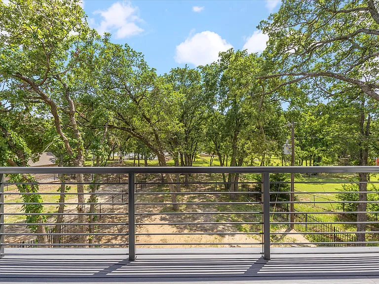 2811 Rodeo Dr — Photo 46