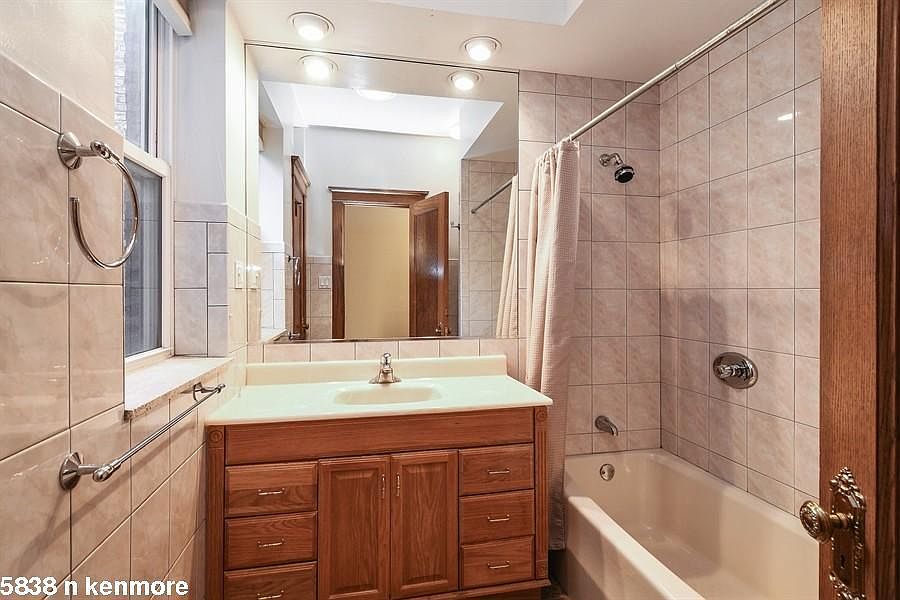 1st image of 5838 N Kenmore Ave #921