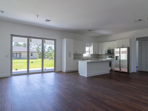 4th image of 15061 Brainbridge Circle