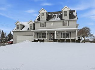 7755 Macedonia Ln, Northville, MI 48168