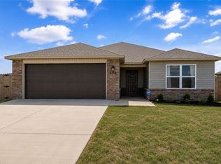 2713 Reynolds St, Pea Ridge, AR 72751