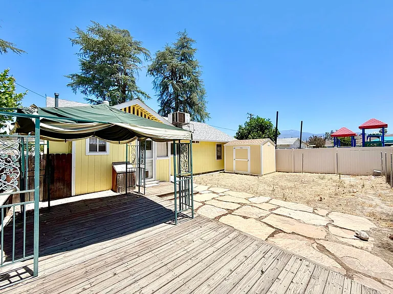 41861 Acacia Ave — Photo 24