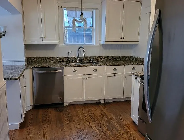 1004 Gillock St — Photo 5