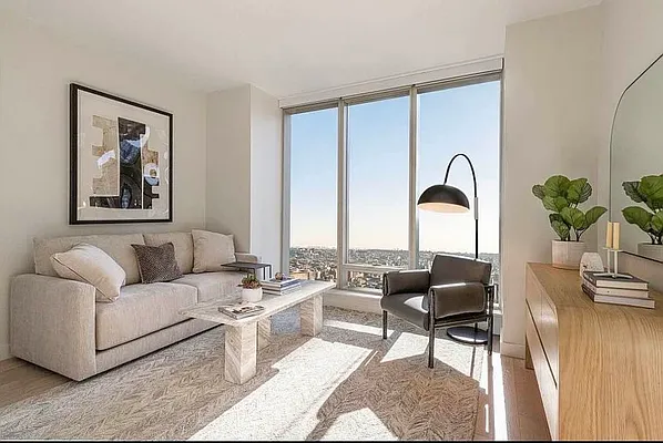 Living room, photo 2