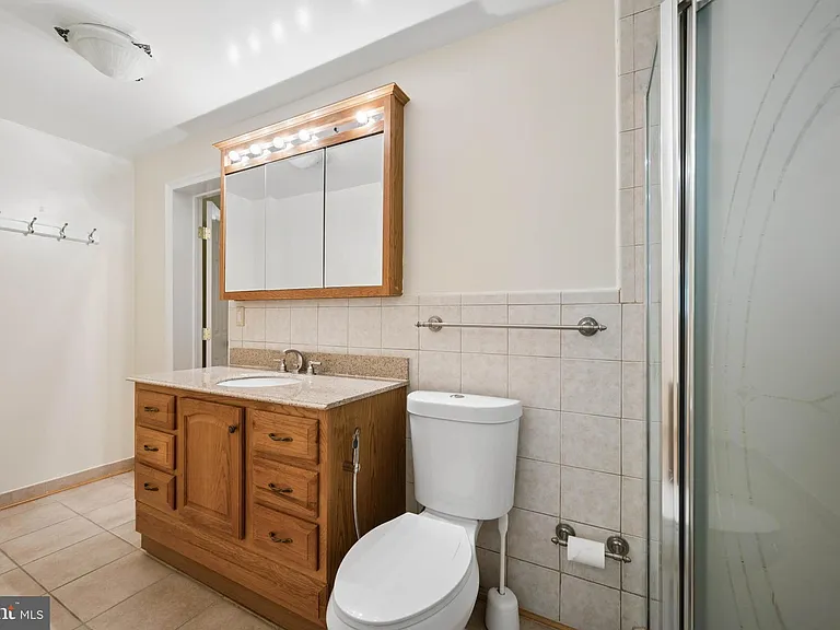 7016 Hopewood St — Photo 51