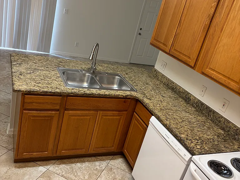 4401 Longshore Dr — Photo 5