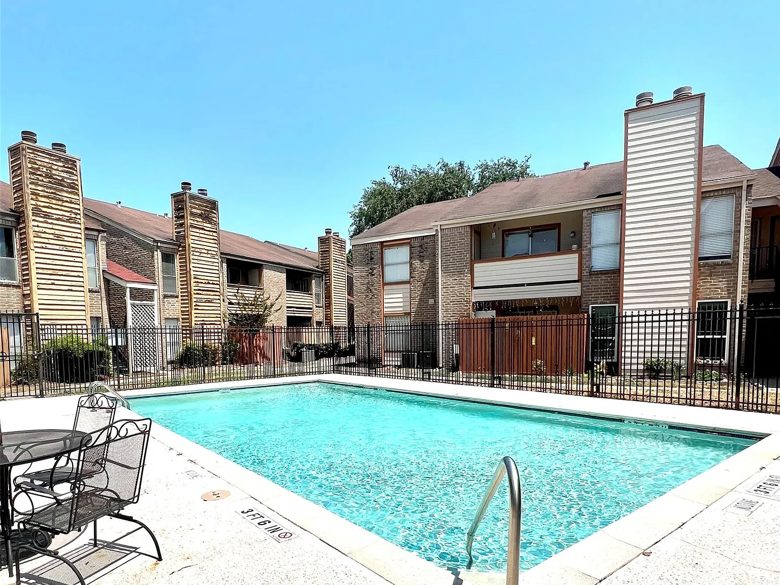 1 bed, 1.0 bath, 754 sqft, $950 — Photo 1
