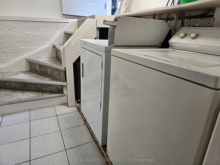 2012 Dundas St E #BASEMENT — Photo 6