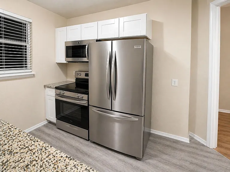 1317 Village Garden Dr — Photo 2