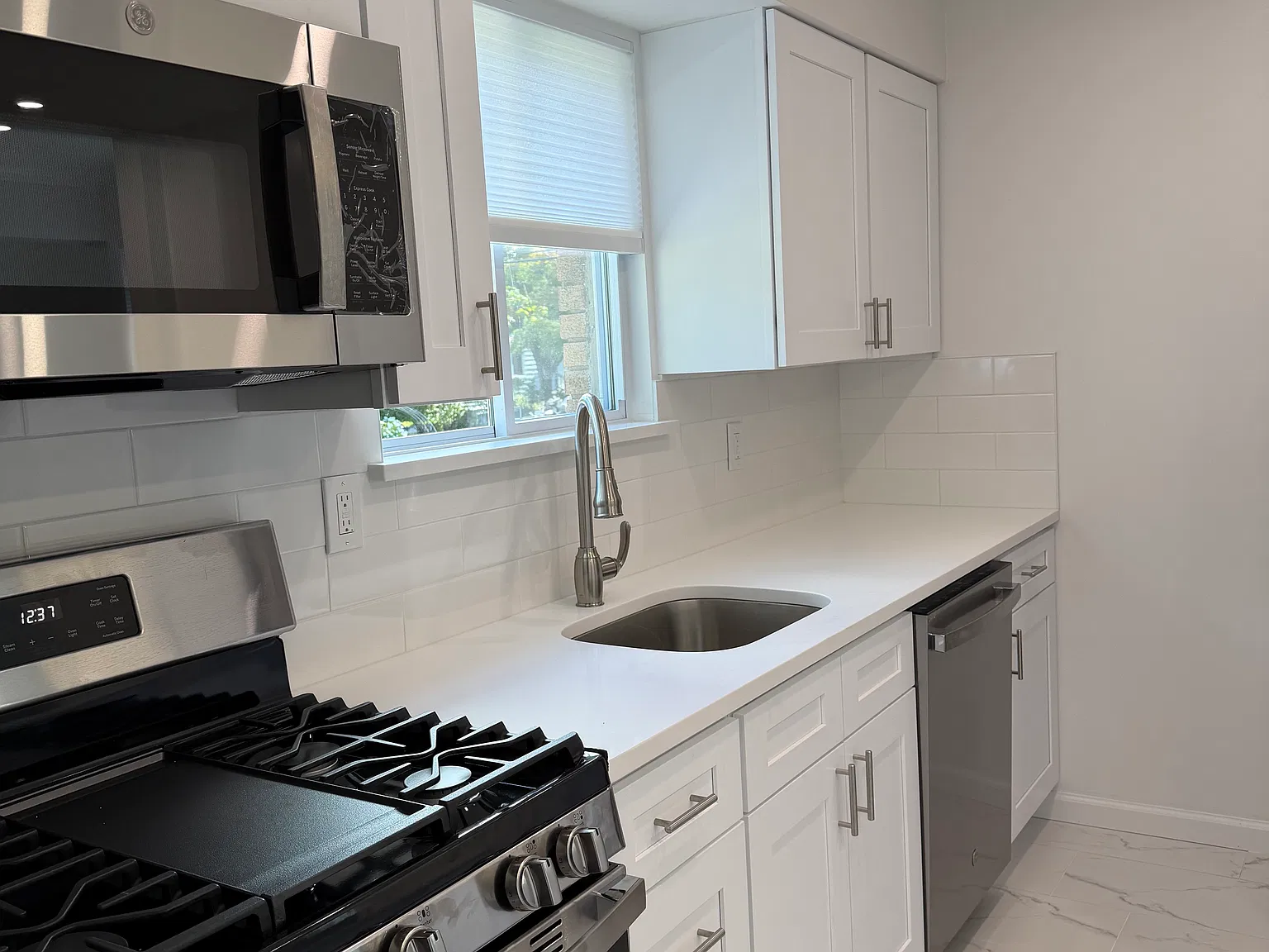 3 bed, 1.5 bath, 1150 sqft, $3,750 — Photo 4