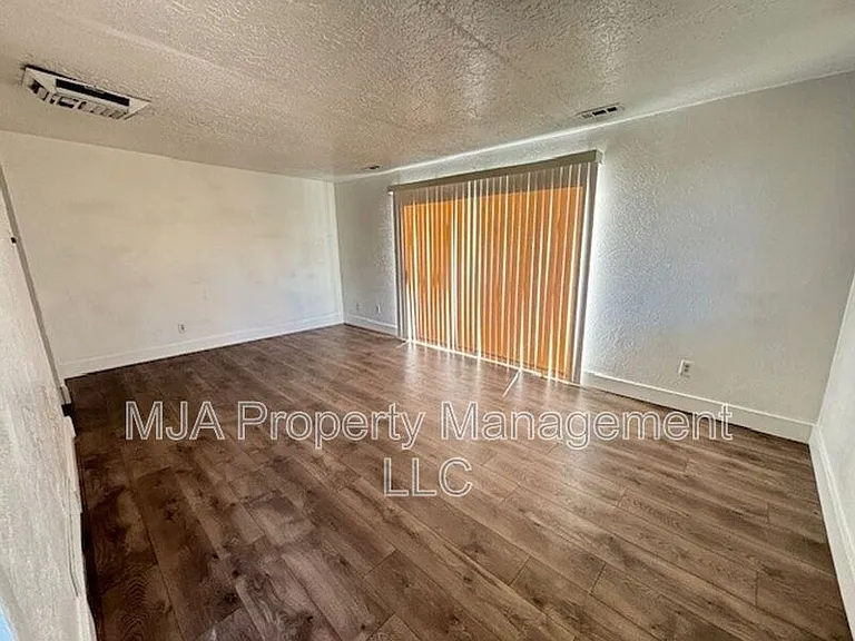 752 N Irving St #752-4 — Photo 3
