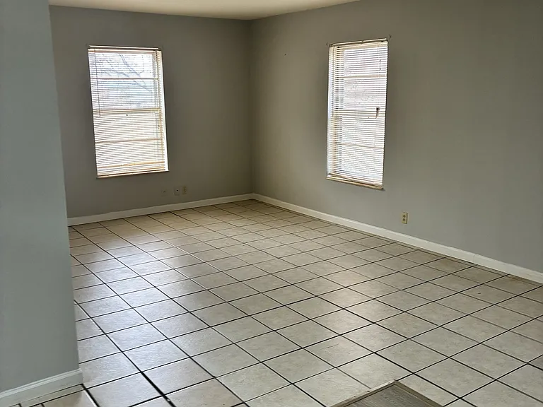 6809 Adrian Rd #B — Photo 21
