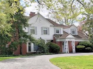 19800 S Woodland Rd, Shaker Hts, OH 44122