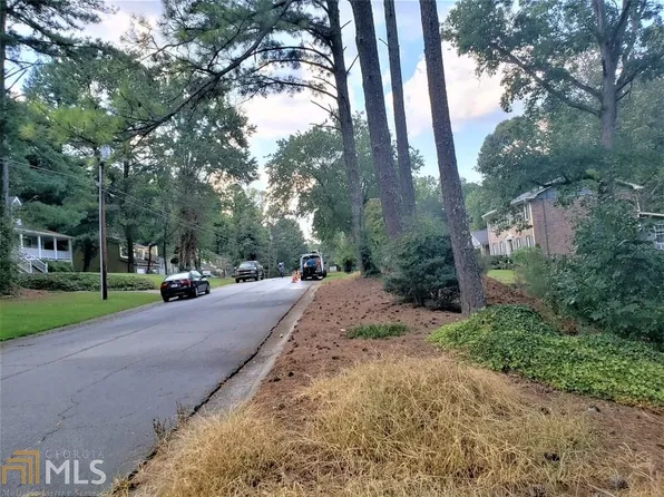 525 Rock Shadow Ct, Stone Mountain, GA 30087