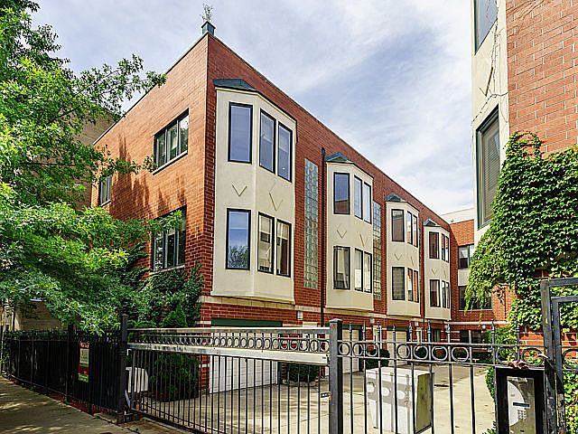 1st image of 4240 N Kenmore Ave APT 1S