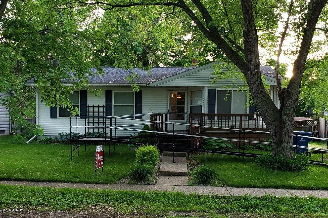 5616 Tiffin St photo 1