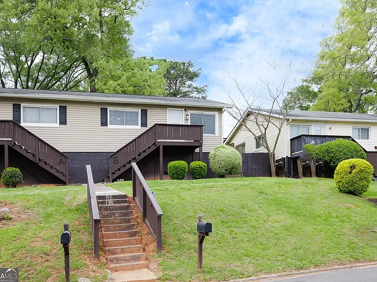 1040 Herndon St NW #B — Photo 4