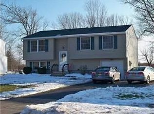 393 Tracey Ln, Grand Island, NY