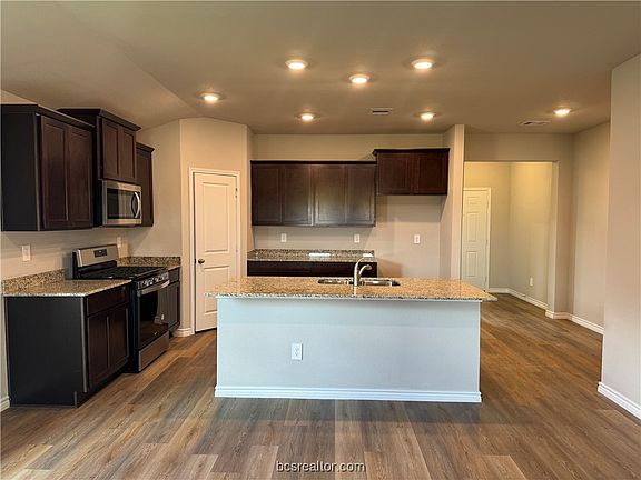 3rd image of 1709 Grimes Dr