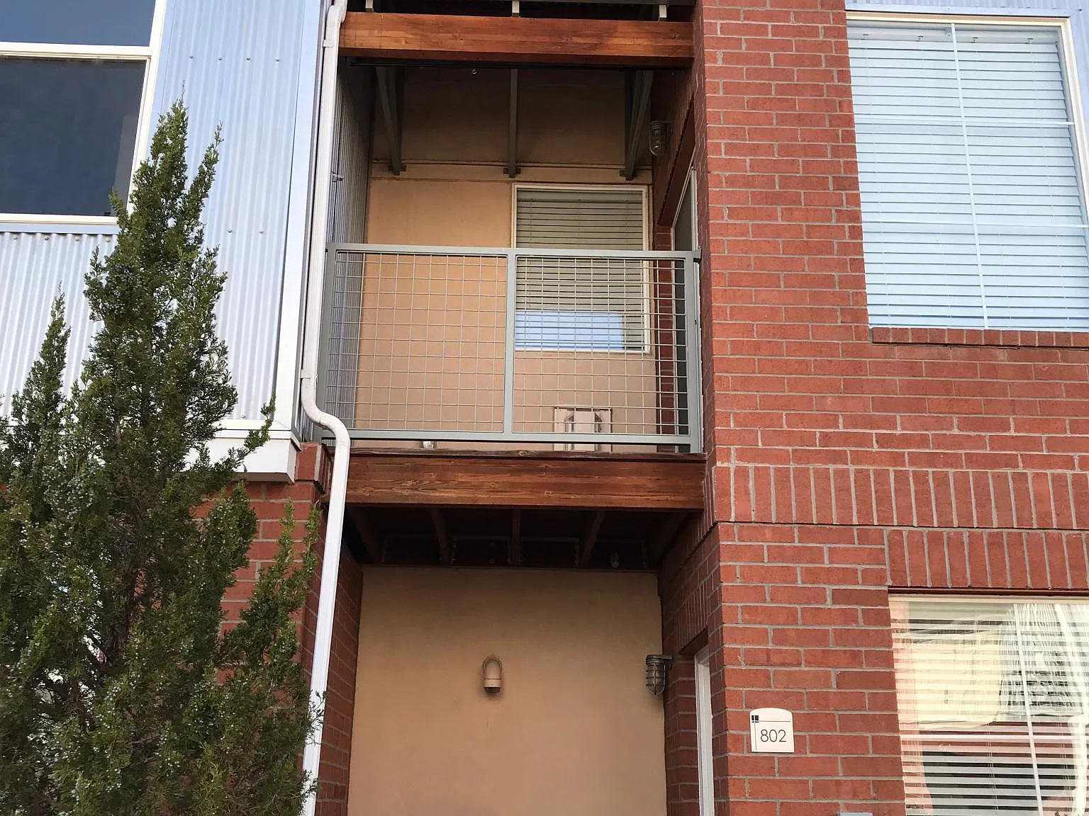 1 bed, 1.5 bath, 940 sqft, $1,800 — Photo 3