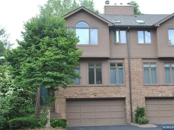 42 Lakeview Dr, Old Tappan, NJ 07675