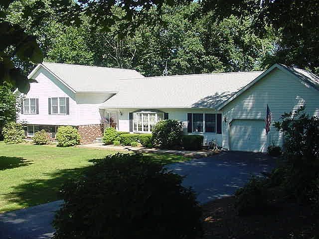 Beautiful Split Level !