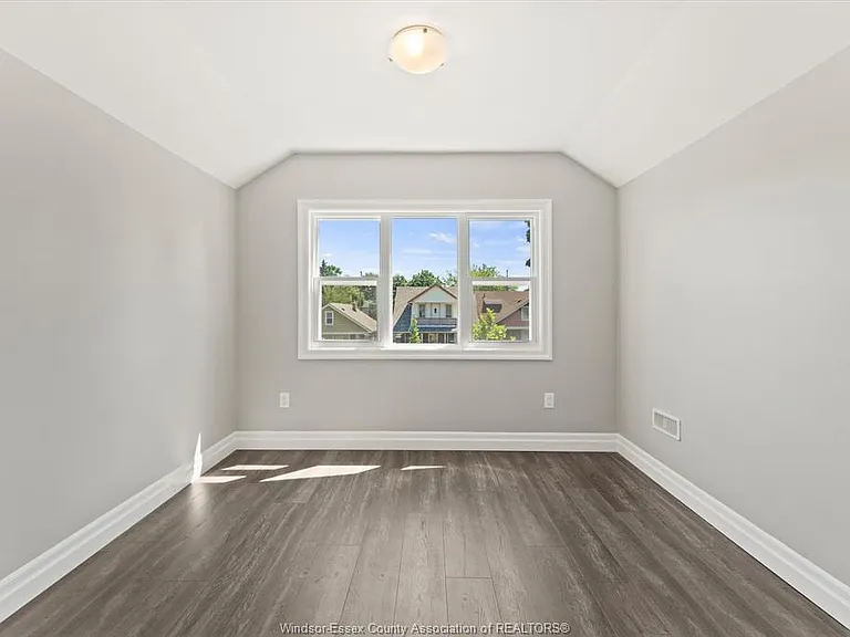 1439 Benjamin Ave #2 — Photo 11