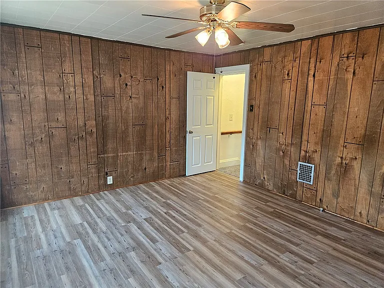 2212 Cronemeyer St — Photo 25