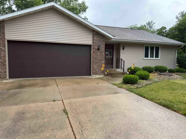714 Quail Ridge Dr, Freeport, IL 61032