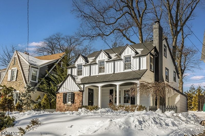 1st image of 27 Oakridge Rd