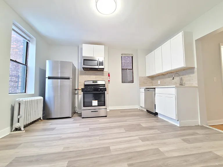 6308 Broadway #5E — Photo 1
