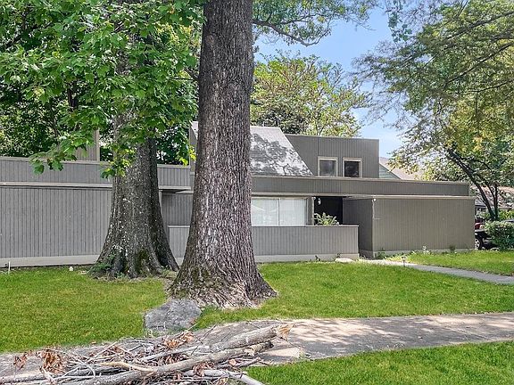 2nd image of 3116 Domar St