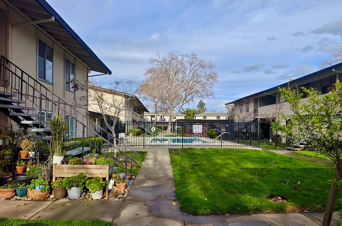 Building Photo - 2525 Walters Way #4