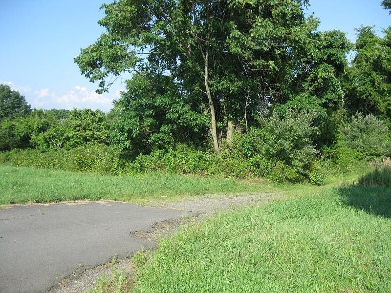2nd image of 104 Cokesbury Rd