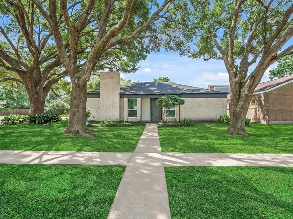 15826 Stonehaven Dr, Houston, TX 77059